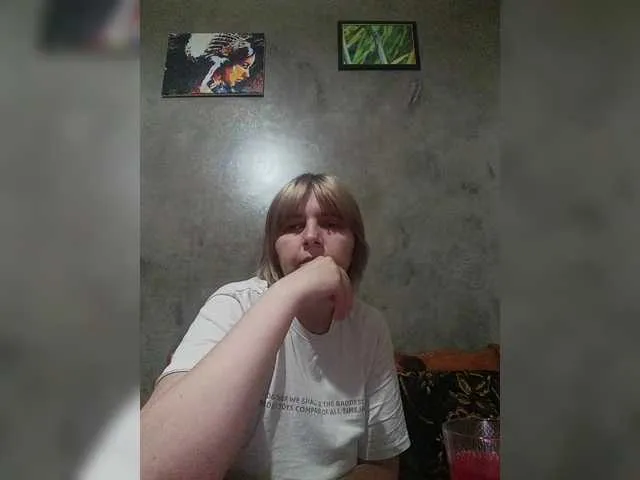 Live sex webcam photo for FlameHost #290870921