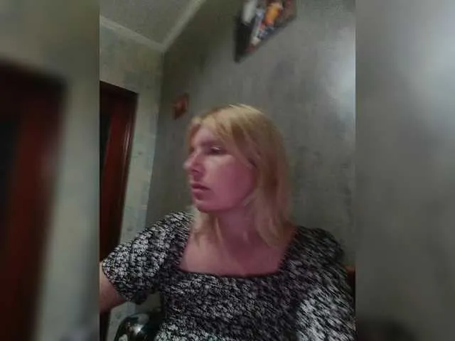 Live sex webcam photo for FlameHost #291915378