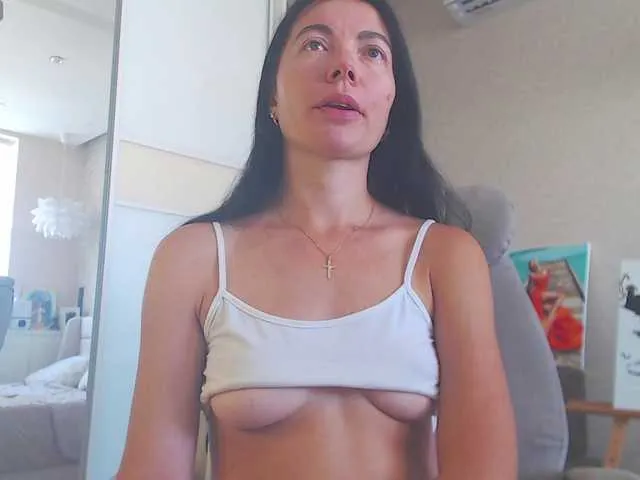 Live sex webcam photo for FlirtyMarin1 #291641540