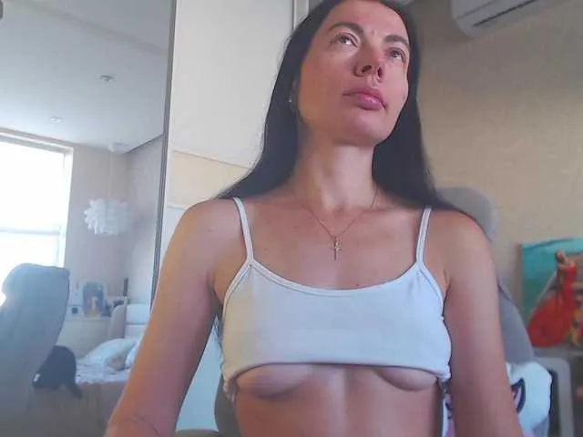 Live sex webcam photo for FlirtyMarin1 #291744200
