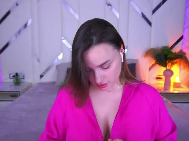 Live sex webcam photo for FloraGreys #290356035