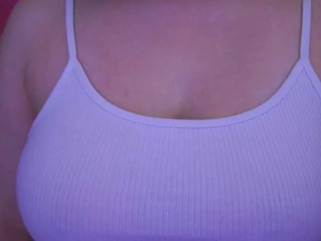 Live sex webcam photo for FloraGreys #290459223