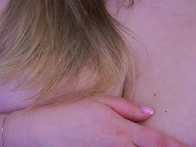 Live sex webcam photo for FloraGreys #290501256