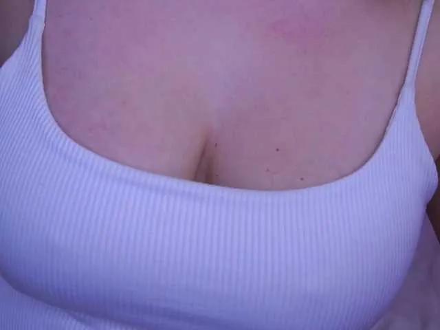 Live sex webcam photo for FloraGreys #290765076