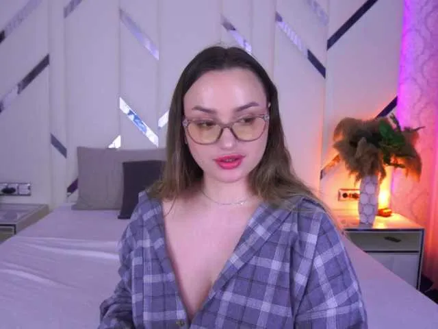 Live sex webcam photo for FloraGreys #290834611