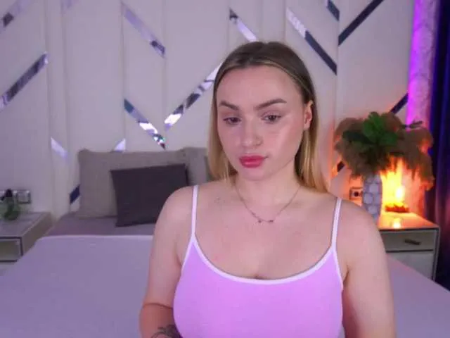 Live sex webcam photo for FloraGreys #290957192