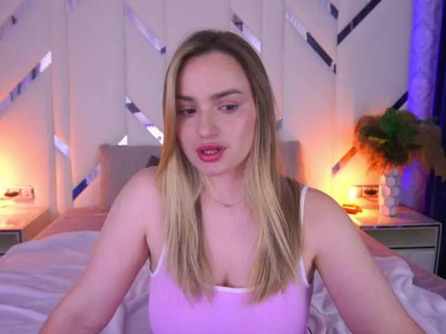 Live sex webcam photo for FloraGreys #291009535