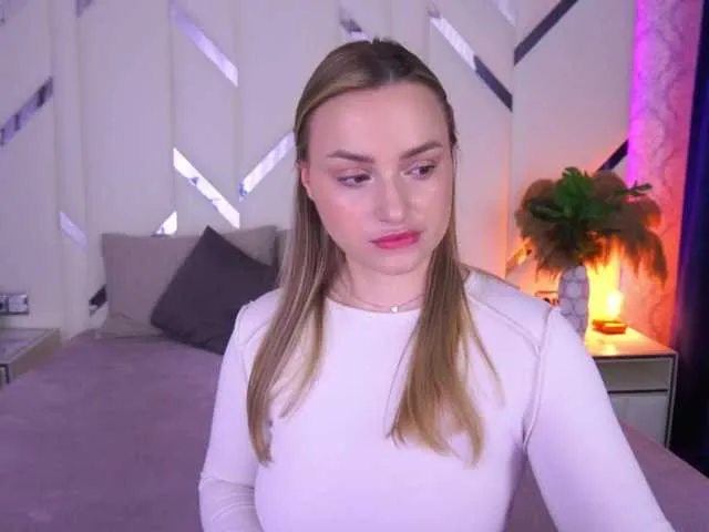 Live sex webcam photo for FloraGreys #291042502