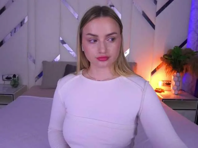 Live sex webcam photo for FloraGreys #291057956