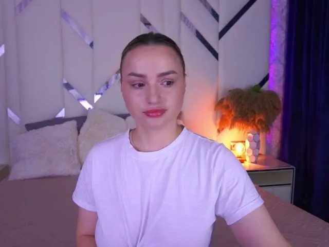 Live sex webcam photo for FloraGreys #291143776