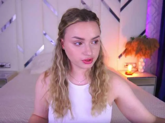 Live sex webcam photo for FloraGreys #291172559
