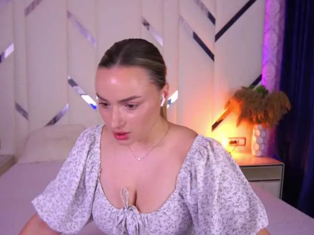Live sex webcam photo for FloraGreys #291291067