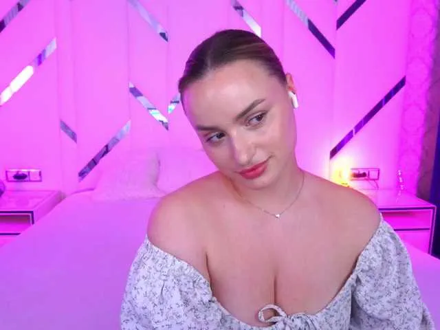 Live sex webcam photo for FloraGreys #291325479