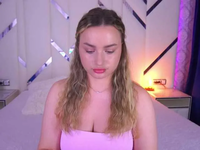 Live sex webcam photo for FloraGreys #291337542