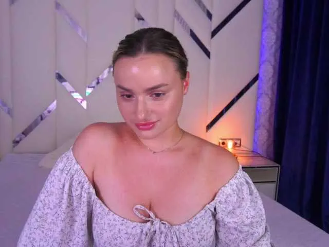 Live sex webcam photo for FloraGreys #291405677