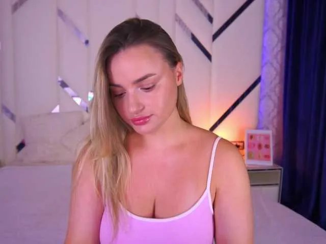 Live sex webcam photo for FloraGreys #291674790