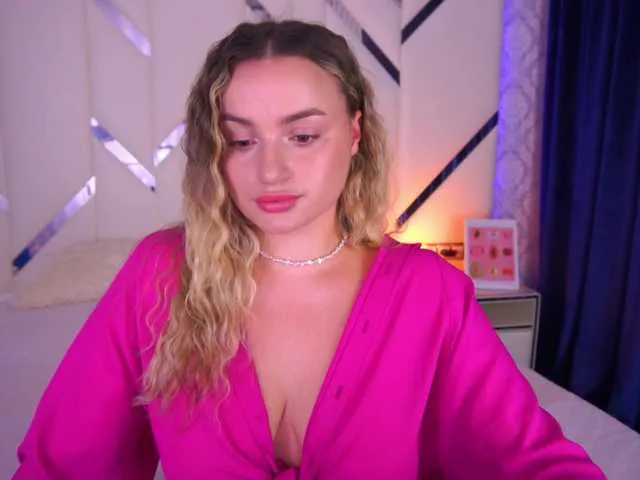 Live sex webcam photo for FloraGreys #291692411