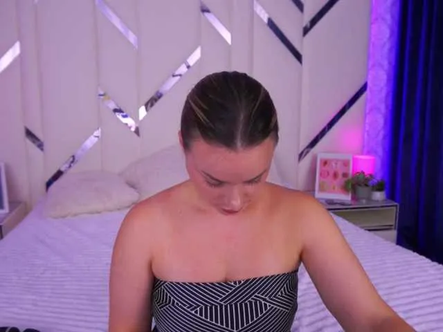 Live sex webcam photo for FloraGreys #291807038