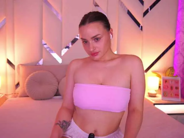 Live sex webcam photo for FloraGreys #293245861