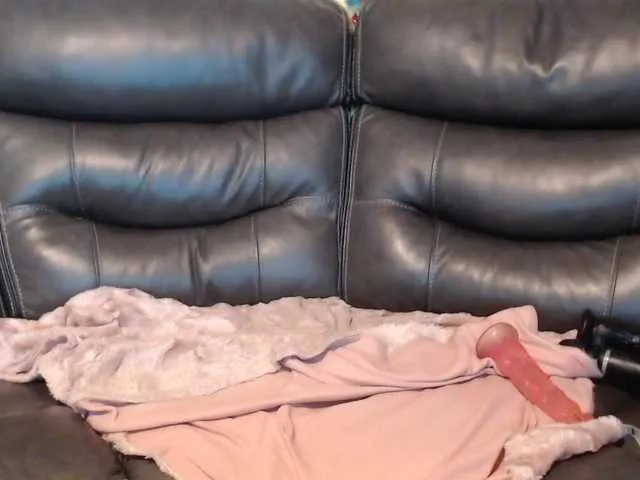 Live sex webcam photo for FluffyGalore #271820876
