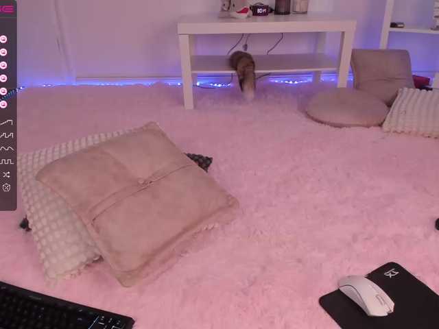 Live sex webcam photo for Foxe-Sailey #276342099