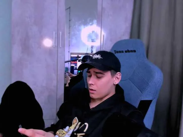 Live sex webcam photo for Foxicfu #290792387