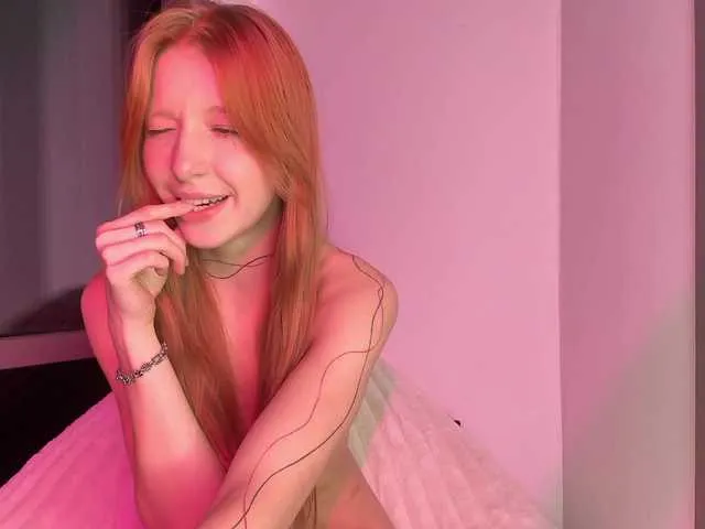 Live sex webcam photo for FoxieKiss #292291601