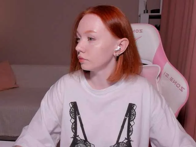 Live sex webcam photo for Foxxii #290817525