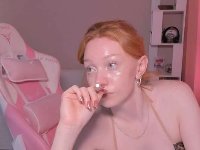 Live sex webcam photo for Foxxii #291719740