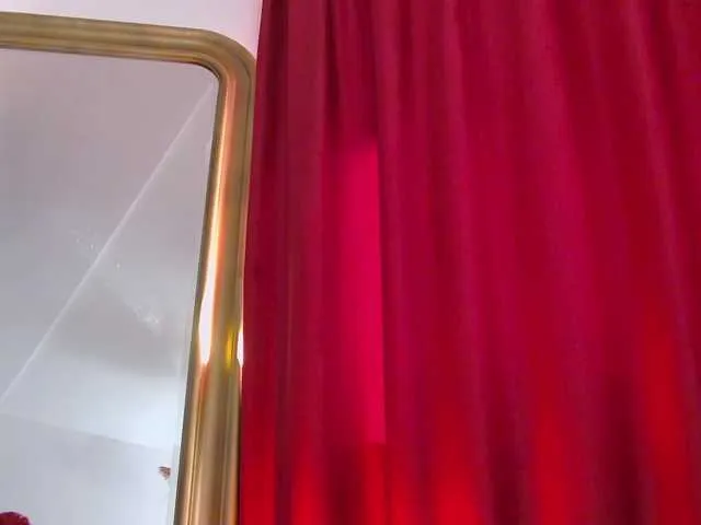 Live sex webcam photo for Foxxxy-MILF #292167738