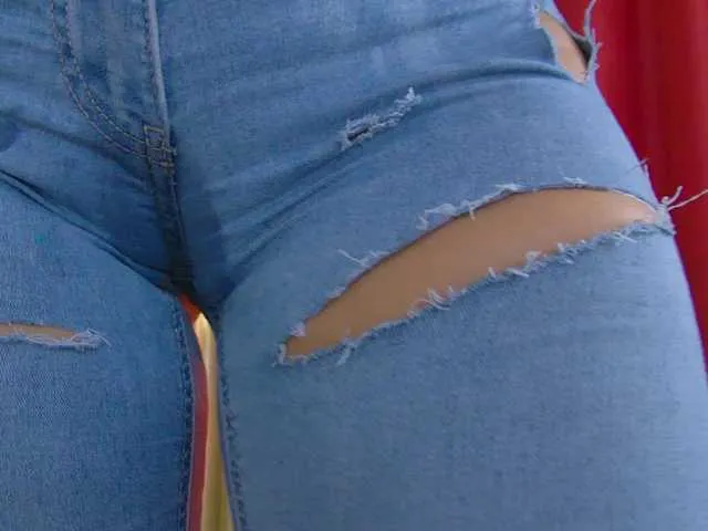 Live sex webcam photo for Foxxxy-MILF #292274287