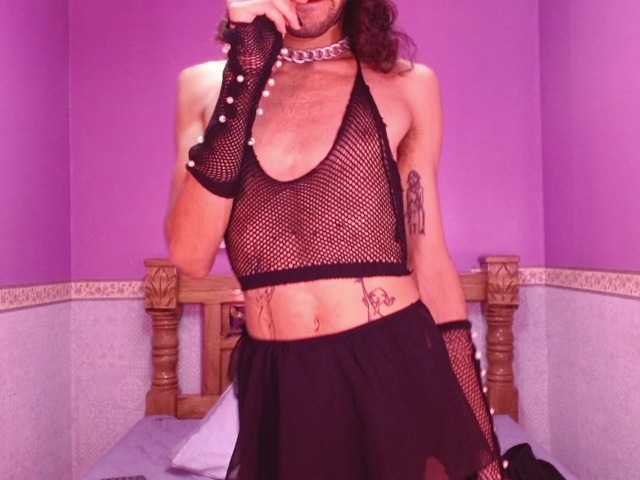 Live sex webcam photo for Foxy-Ella #275465107