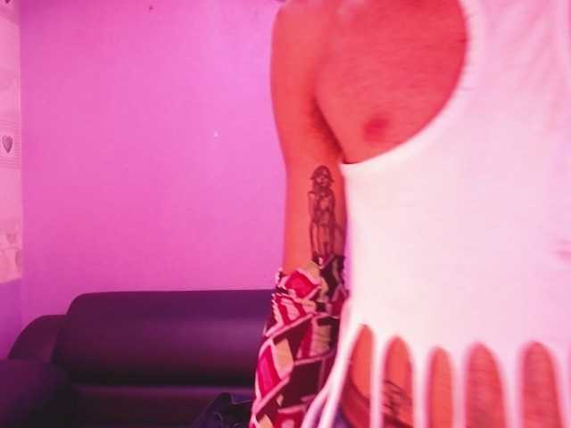 Live sex webcam photo for Foxy-Ella #275635386