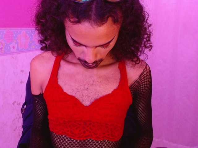 Live sex webcam photo for Foxy-Ella #275665815