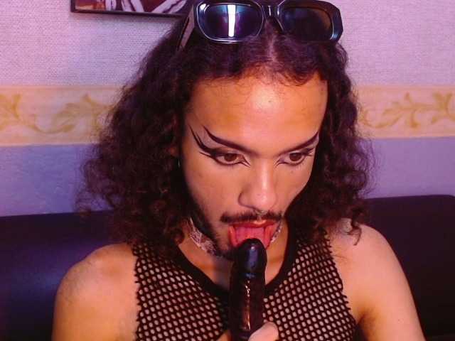 Live sex webcam photo for Foxy-Ella #275678658