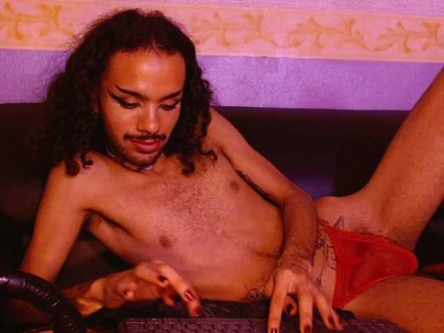 Live sex webcam photo for Foxy-Ella #275680764