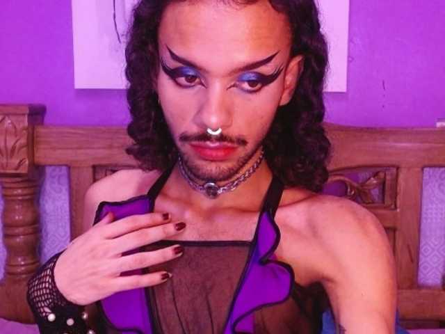 Live sex webcam photo for Foxy-Ella #275686429