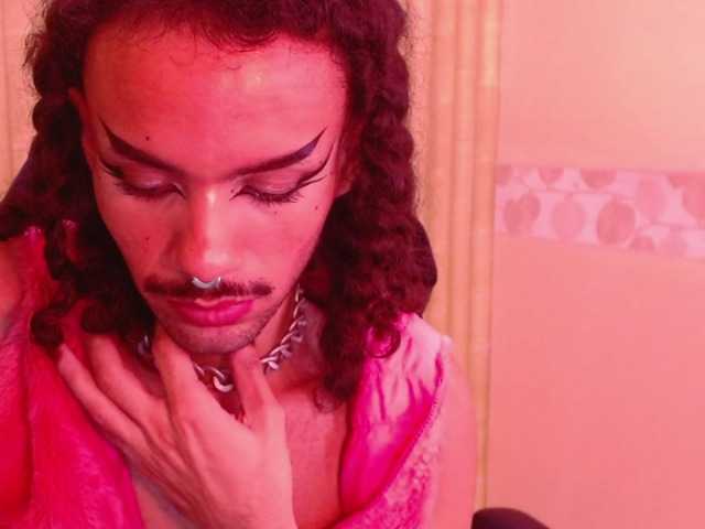 Live sex webcam photo for Foxy-Ella #275696407