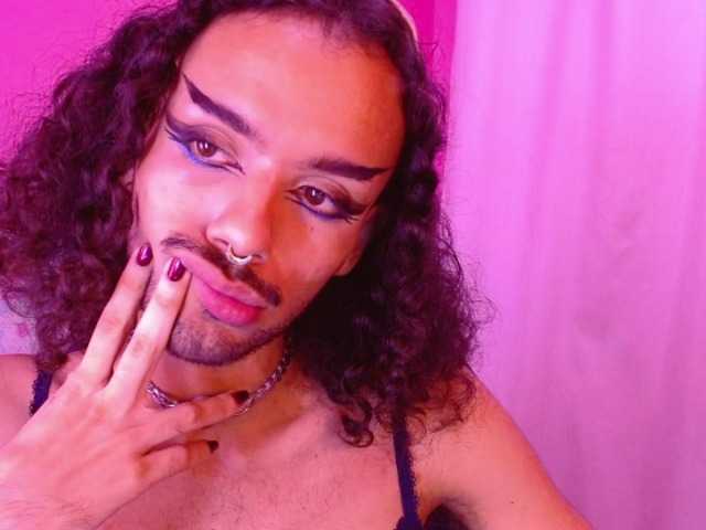 Live sex webcam photo for Foxy-Ella #275737243