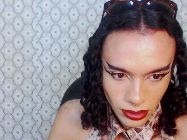 Live sex webcam photo for Foxy-Ella #277188400