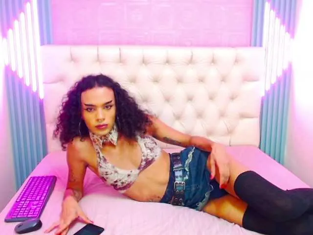 Live sex webcam photo for Foxy-Ella #291239671