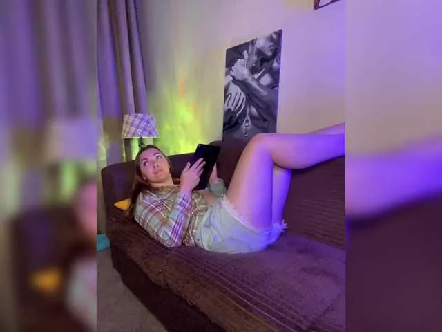 Live sex webcam photo for Foxy-Slut #291233845