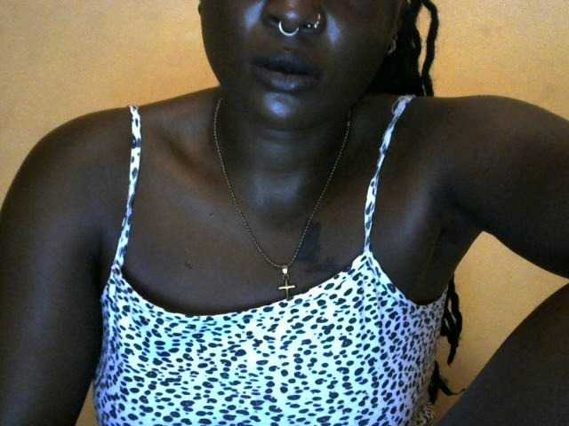 Live sex webcam photo for Foxy101 #278214398