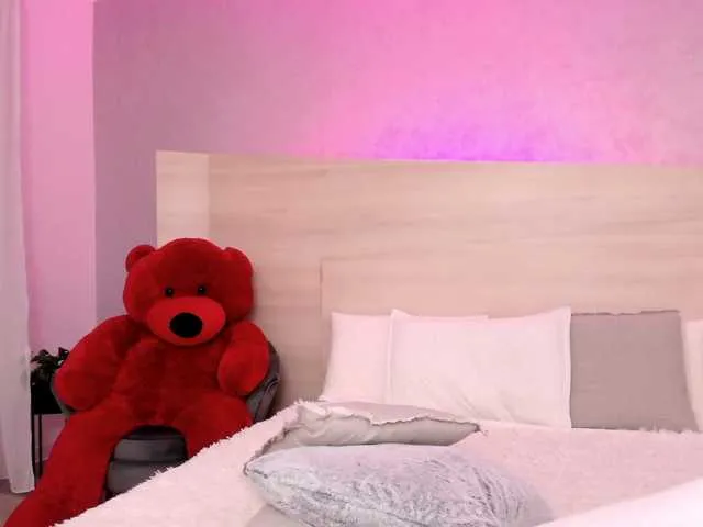 Live sex webcam photo for FoxyClarisee #290367729