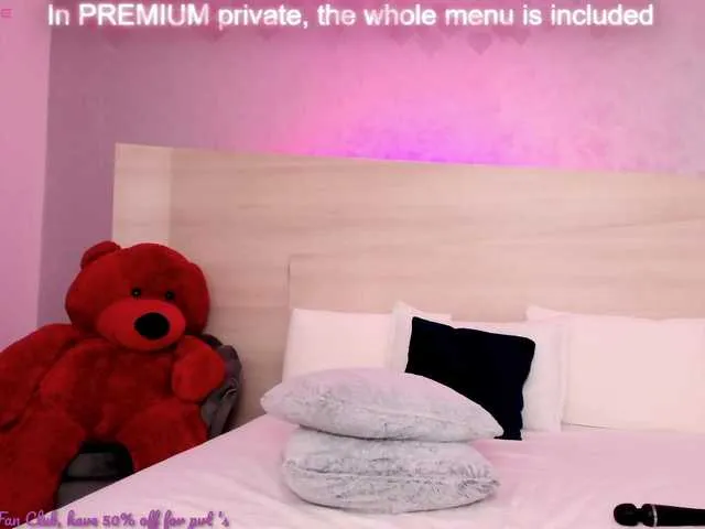Live sex webcam photo for FoxyClarisee #290567659