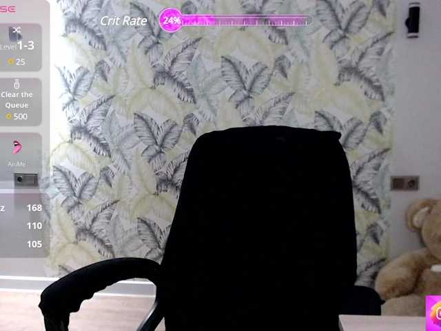 Live sex webcam photo for Foxymoxy19 #291332265