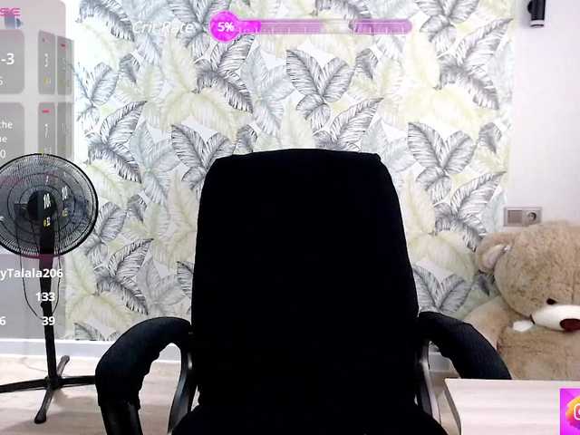 Live sex webcam photo for Foxymoxy19 #291358791