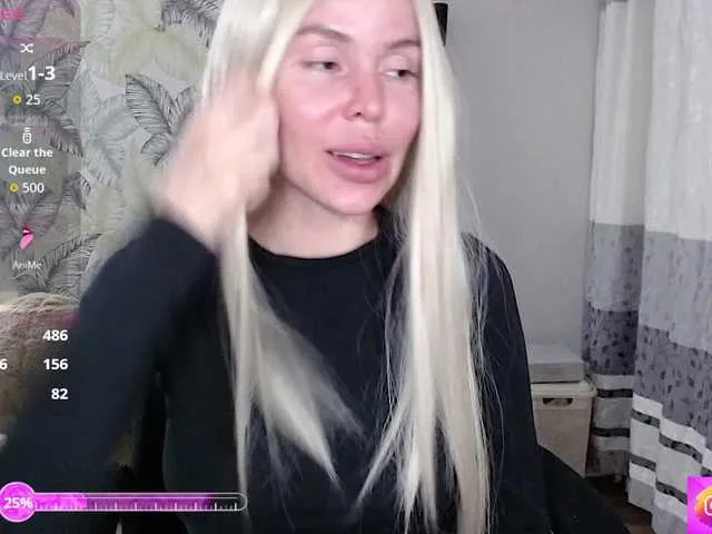 Live sex webcam photo for Foxymoxy19 #292055445