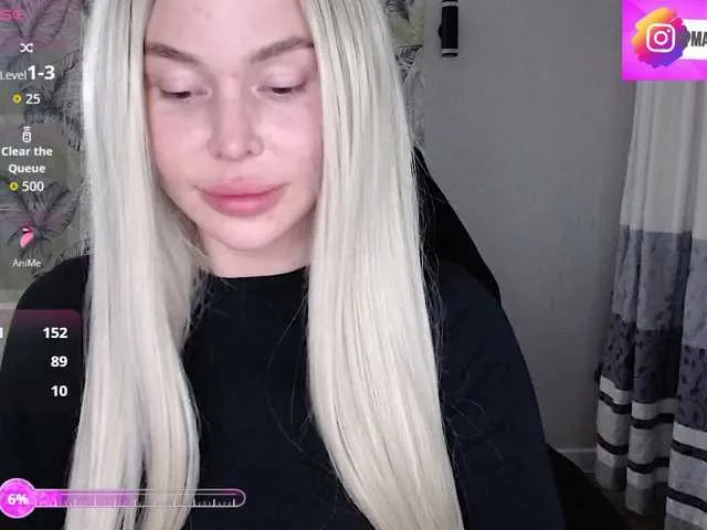 Live sex webcam photo for Foxymoxy19 #292215904