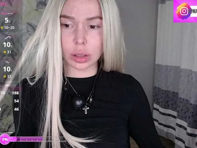 Live sex webcam photo for Foxymoxy19 #292256563